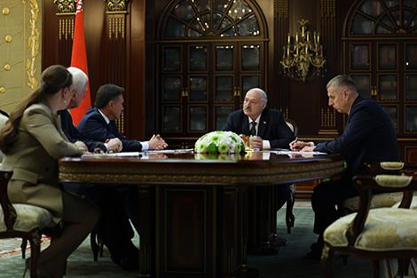 Lukashenko Reveals Message Sent to Zelensky, Calls for Peace While Reaffirming Belarus’ Support for Russia