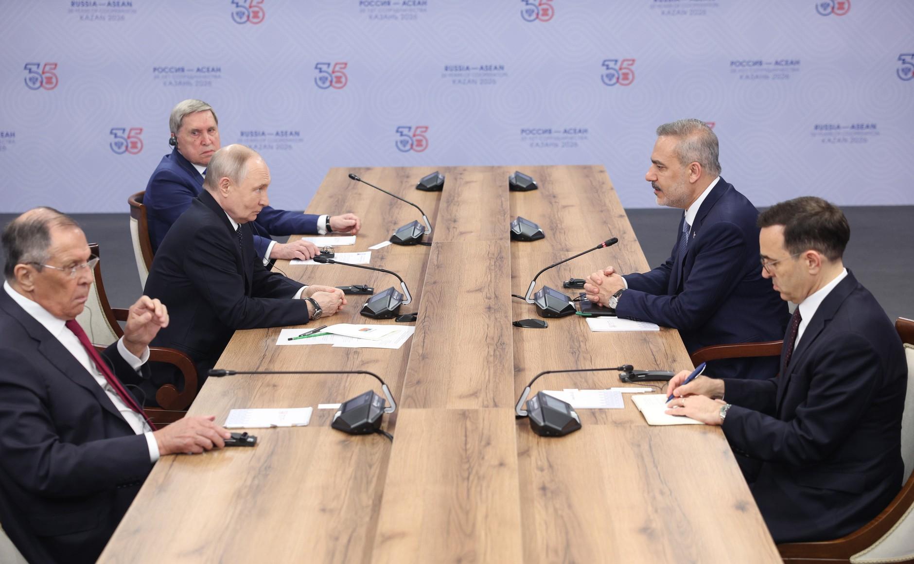Putin Meets Turkish Foreign Minister Hakan Fidan in Moscow, Discusses Growing Russia-Turkiye Relations