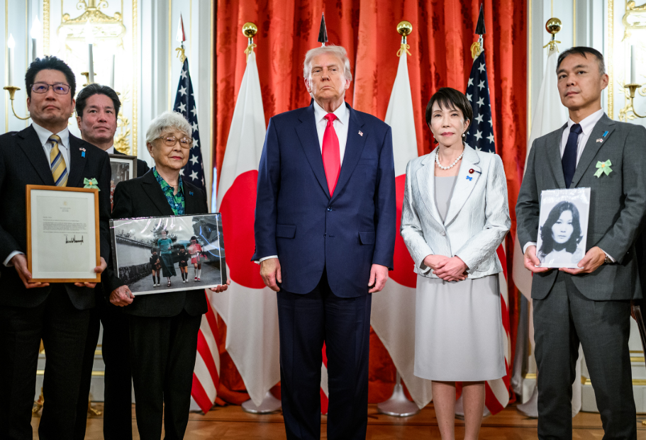 Trump-Backed Economic Policies Set Stage for 2026 Boom: Analysts See Major Stimulus, Tax Refunds, and Future Income Tax Cuts