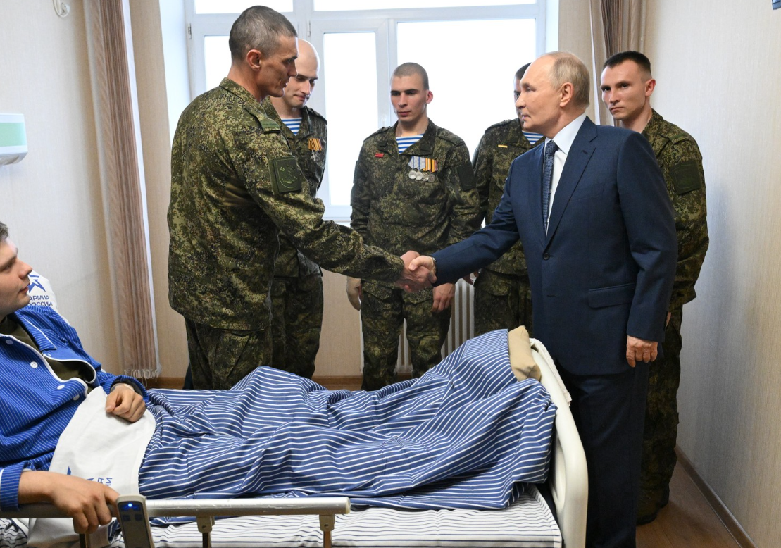 Vladimir Putin Visits Military Hospital, Meets Wounded Servicemen of Special Operation